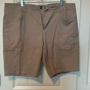 Under Armour Tan Cargo Shorts Relaxed Fit